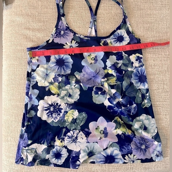 ⭐️ Old Navy floral print workout top- small - Picture 3 of 6